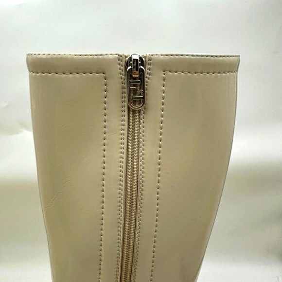 Fendi's knee-high boots flaunt a glossy/New with bix an cloth bag - Picture 7 of 10